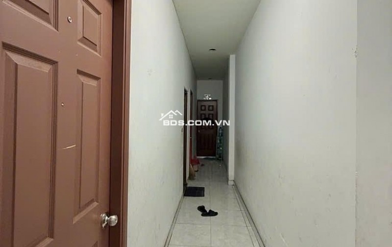 Bán nhà mặt phố Lạc Long Quân, Tân Bình: 140m2, 4 tầng, 6PN, vị trí vàng kinh doanh, sổ hồng chính chủ, giá chỉ 25 tỷ!